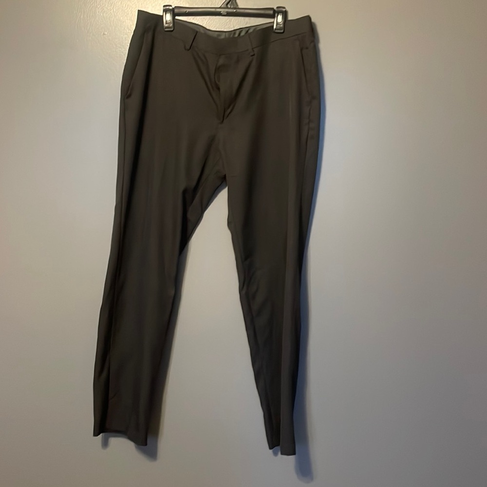 Men Haggar premium comfort dress pants *